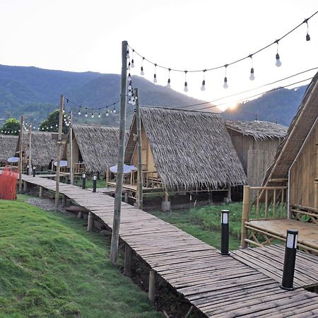 Yellowstone Camps Resort Sapan Ban Huai Ti Exterior foto